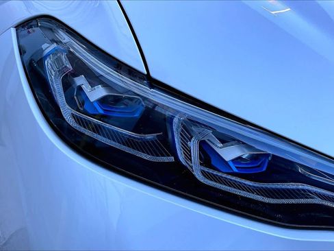 Used 2022 BMW X7 M50i image 26