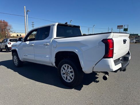 Used 2024 Toyota Tacoma SR5 image 5
