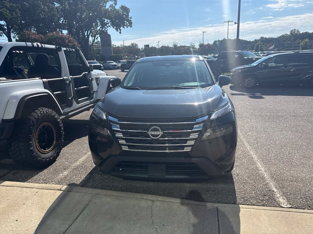 Used 2024 Nissan Rogue SV AWD/4WD image 5