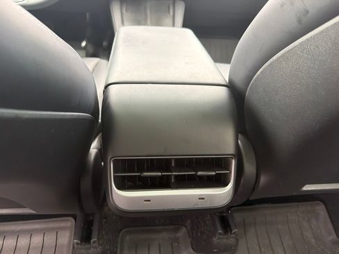 Used 2024 Tesla Model Y Long Range AWD/4WD image 12