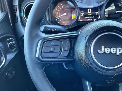 Used 2025 Jeep Wrangler Unlimited Rubicon 4xe w/ Convenience Group AWD/4WD image 6