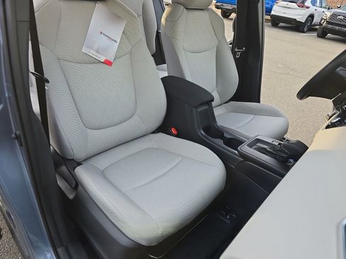 Used 2026 Toyota Corolla Cross L image 14