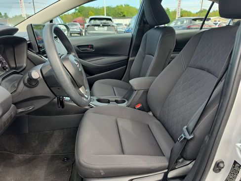 Used 2025 Toyota Corolla LE FWD image 10