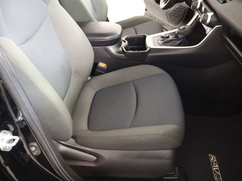 Used 2022 Toyota RAV4 LE image 12