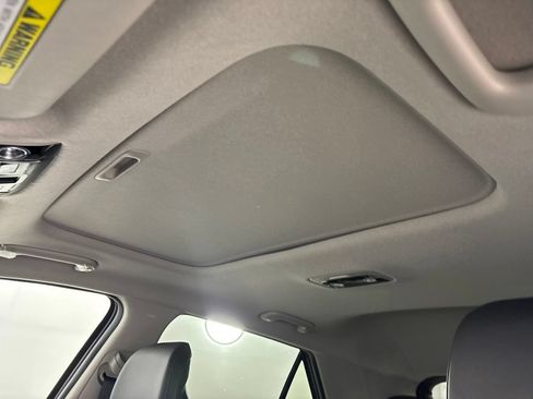 Used 2024 Kia Niro Wave w/ Wave Preserve Package FWD image 9