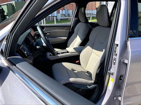 New 2026 Volvo XC90 T8 Core w/ Protection Package Premier image 37