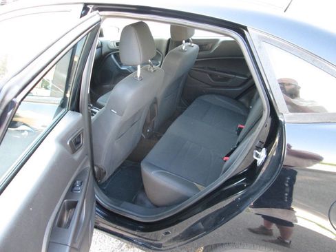 Used 2017 Ford Fiesta SE image 14