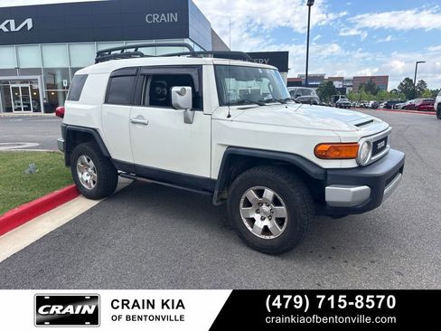 Used 2010 Toyota FJ Cruiser 4WD image 1