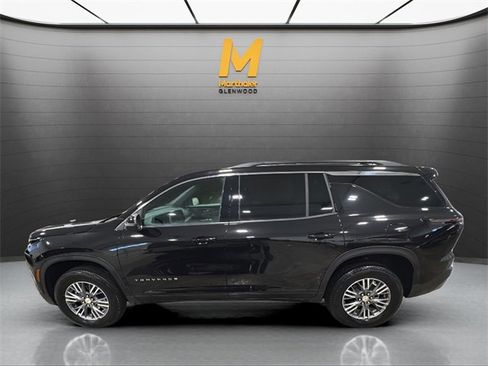 Used 2025 Chevrolet Traverse LT image 6