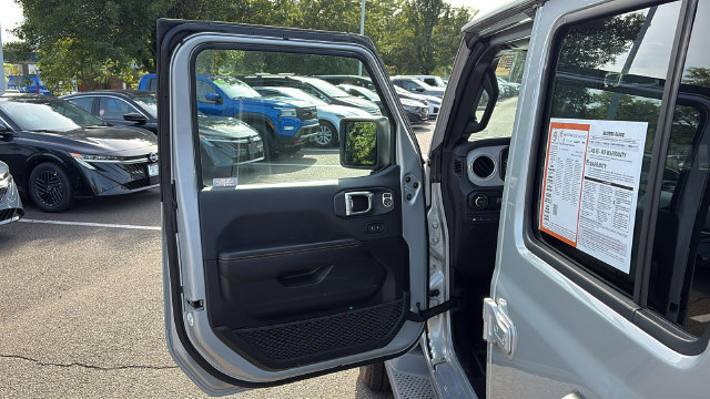 Used 2024 Jeep Wrangler Unlimited Sahara w/ Safety Group AWD/4WD image 8
