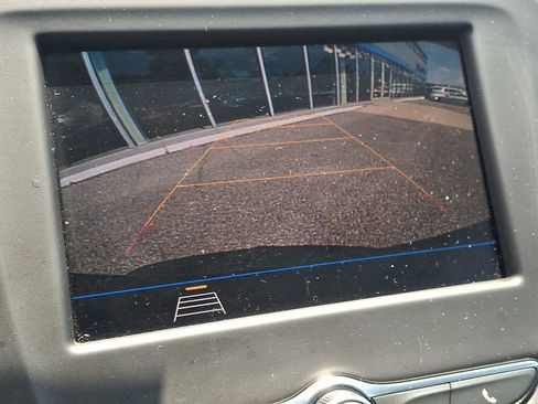 Used 2020 Chevrolet Equinox LT image 18
