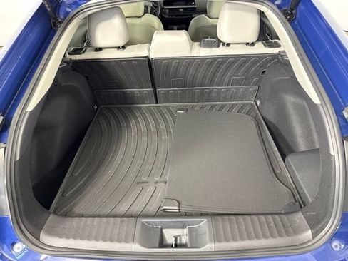 Used 2025 Toyota Prius XLE AWD/4WD image 28