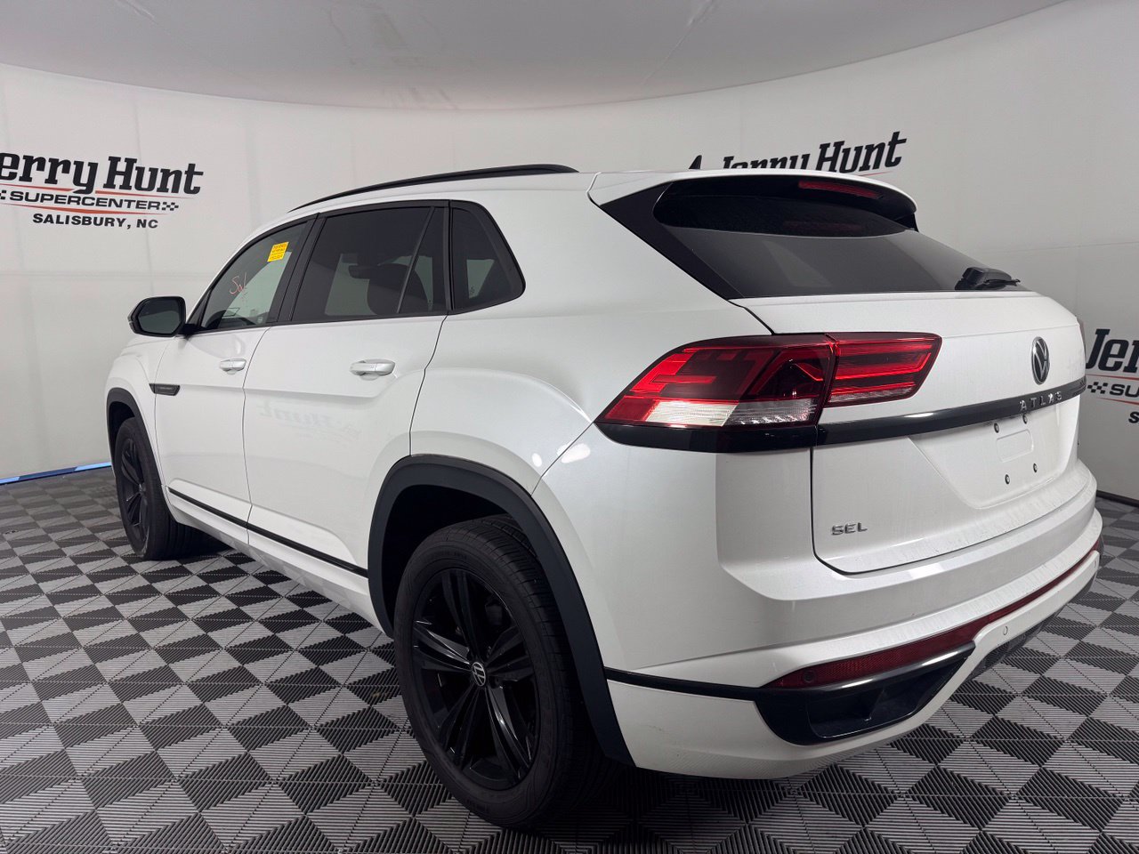 Used 2023 Volkswagen Atlas Cross Sport SEL R-Line AWD/4WD image 9
