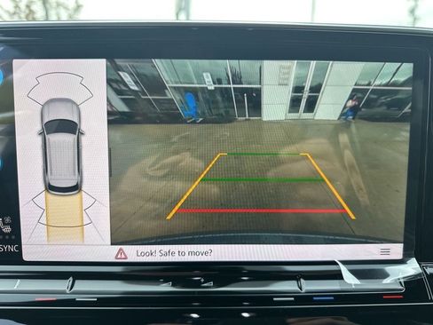 New 2026 Volkswagen Atlas Cross Sport SEL R-Line image 18