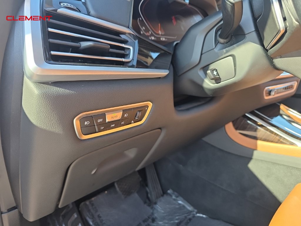 Used 2021 BMW X7 xDrive40i w/ Premium Package AWD/4WD image 11