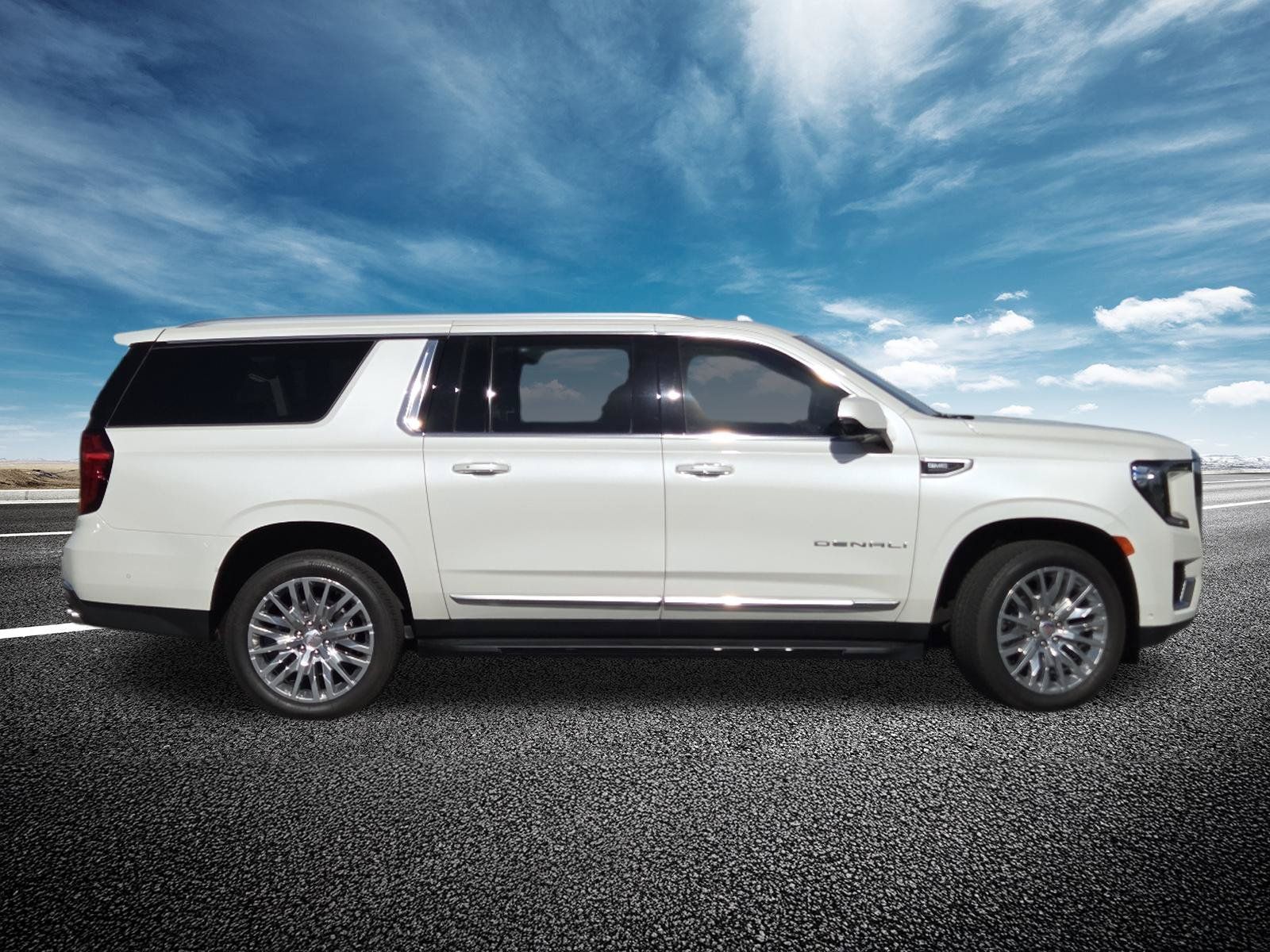 Used 2023 GMC Yukon XL Denali w/ Advanced Technology Package AWD/4WD image 25