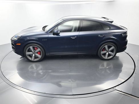 Certified 2025 Porsche Cayenne Turbo AWD/4WD image 32
