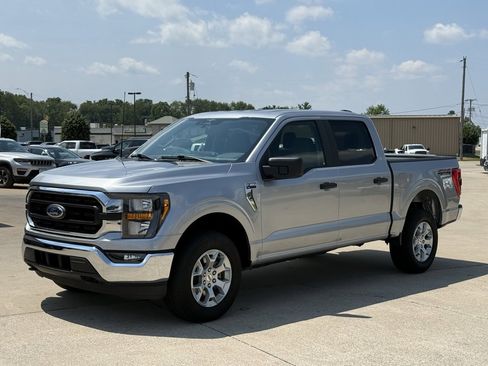 Used 2023 Ford F150 XLT image 3