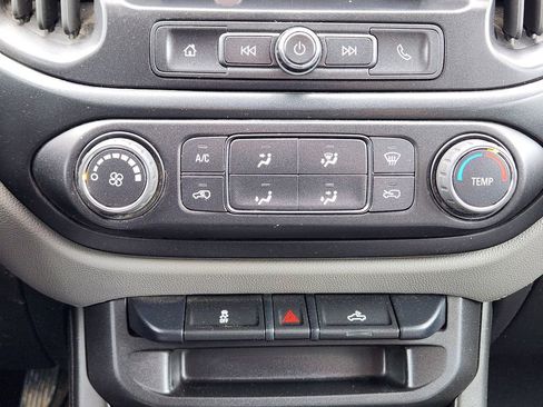 Used 2022 Chevrolet Colorado W/T w/ WT Convenience Package RWD image 19