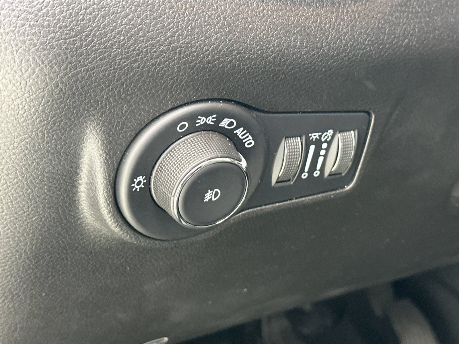 Used 2023 Jeep Compass Limited AWD/4WD image 10