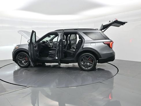 Used 2025 Ford Explorer ST-Line w/ ST-Line Street Pack image 43