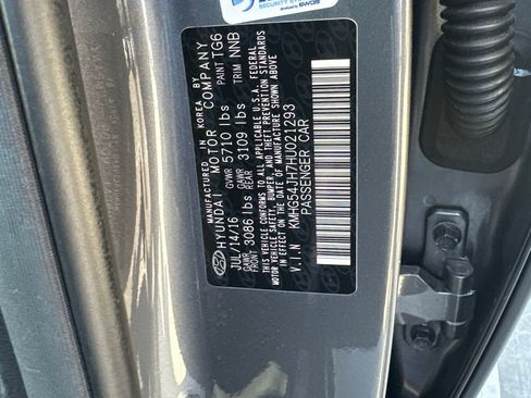 Used 2017 Genesis G90 5.0 Ultimate RWD image 10