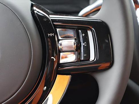 Certified 2025 Rolls-Royce Cullinan image 21