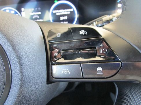 Used 2025 Hyundai Elantra Limited image 33