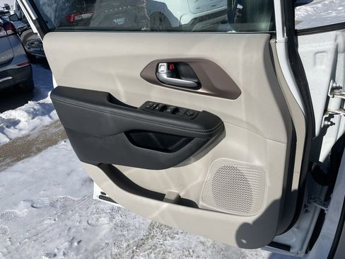 Used 2024 Chrysler Voyager LX image 49