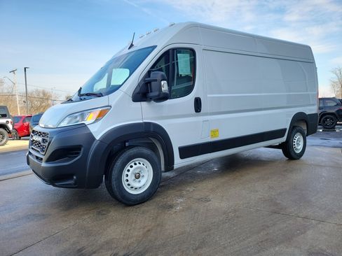 Used 2025 RAM ProMaster 2500 w/ Cold Weather Group FWD image 2