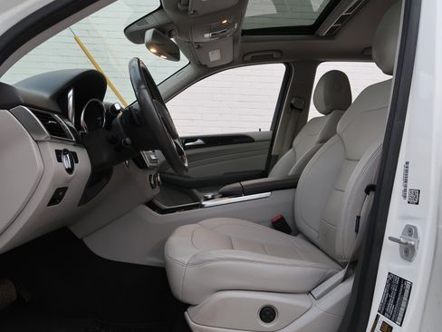 Used 2015 Mercedes-Benz ML 250 BlueTEC 4MATIC w/ Premium 1 Package image 31