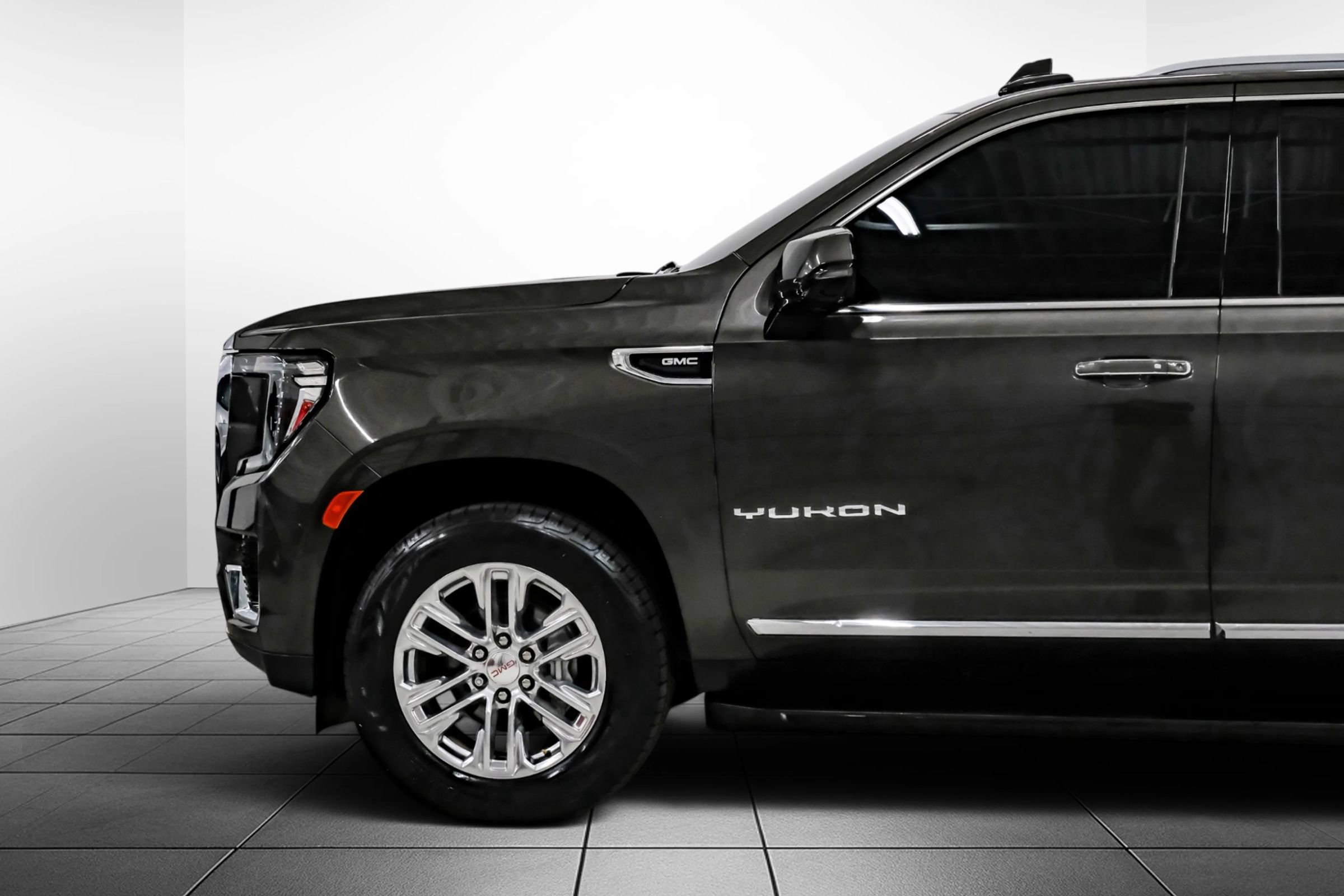 Used 2021 GMC Yukon SLT w/ SLT Luxury Plus Package RWD image 13
