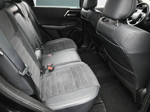 Used 2023 Mitsubishi Outlander SE AWD/4WD image 27