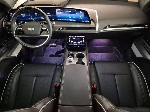 Certified 2026 Cadillac Vistiq Premium Luxury w/ LPO, Floor Liner Package AWD/4WD image 8