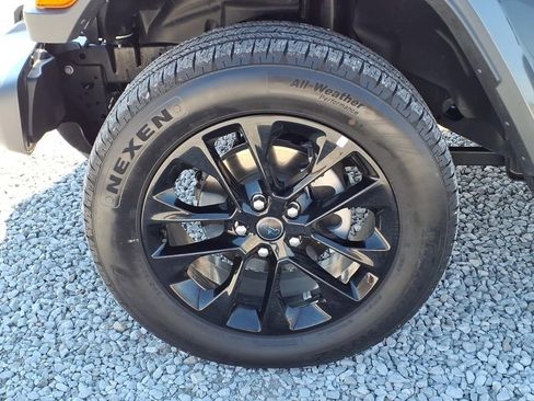 Used 2025 Jeep Wrangler Unlimited Sahara image 12