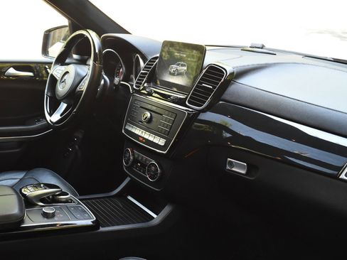 Used 2019 Mercedes-Benz GLS 550 4MATIC w/ Driver Assistance Package image 24