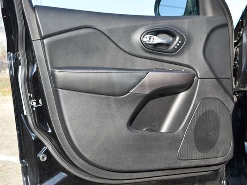 Used 2022 Jeep Cherokee Limited image 8