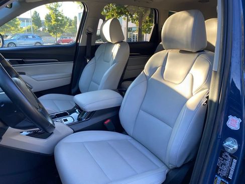 Used 2025 Kia Telluride S FWD image 22
