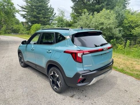 Used 2025 Kia Seltos EX AWD/4WD image 2