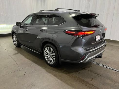 Certified 2025 Toyota Highlander Platinum AWD/4WD image 6