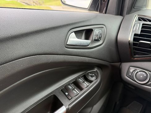 Used 2018 Ford Escape Titanium w/ Ford Safe & Smart Package image 15