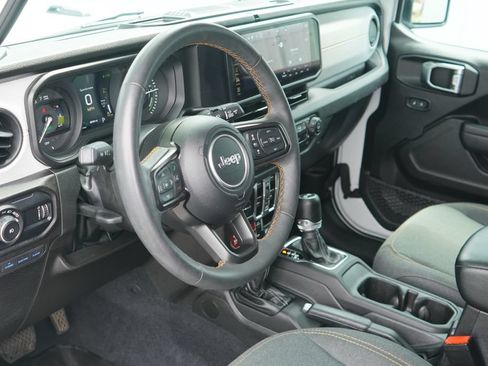 Used 2024 Jeep Wrangler Unlimited AWD/4WD image 11