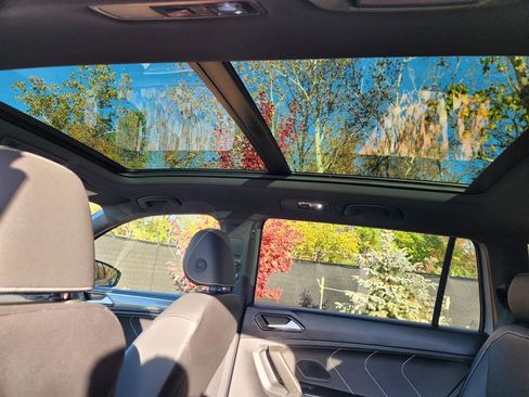 Certified 2024 Volkswagen Tiguan SE R-Line w/ MDO Package, Two-Row image 24