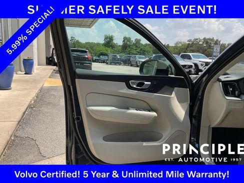 Certified 2025 Volvo XC60 B5 Core AWD/4WD image 18