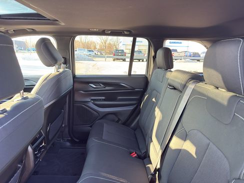 Used 2024 Jeep Grand Cherokee Laredo X w/ Luxury Tech Group I image 33