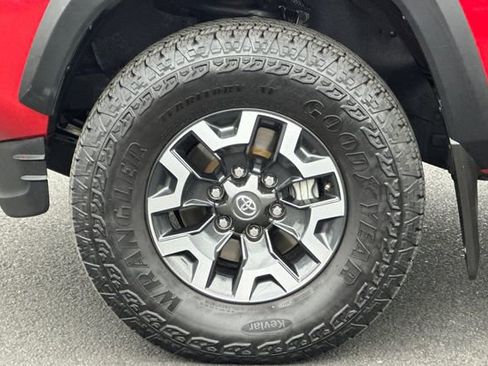 Certified 2022 Toyota Tacoma TRD Off-Road image 30