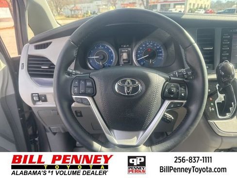 Used 2020 Toyota Sienna XLE image 25