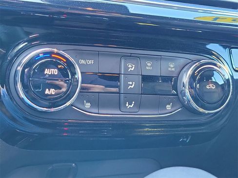 Certified 2024 Chevrolet Trax RS w/ Sunroof Package image 28