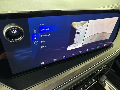 Used 2025 Chevrolet Suburban Z71 image 36