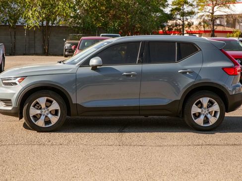 Used 2022 Volvo XC40 T5 Momentum AWD/4WD image 8